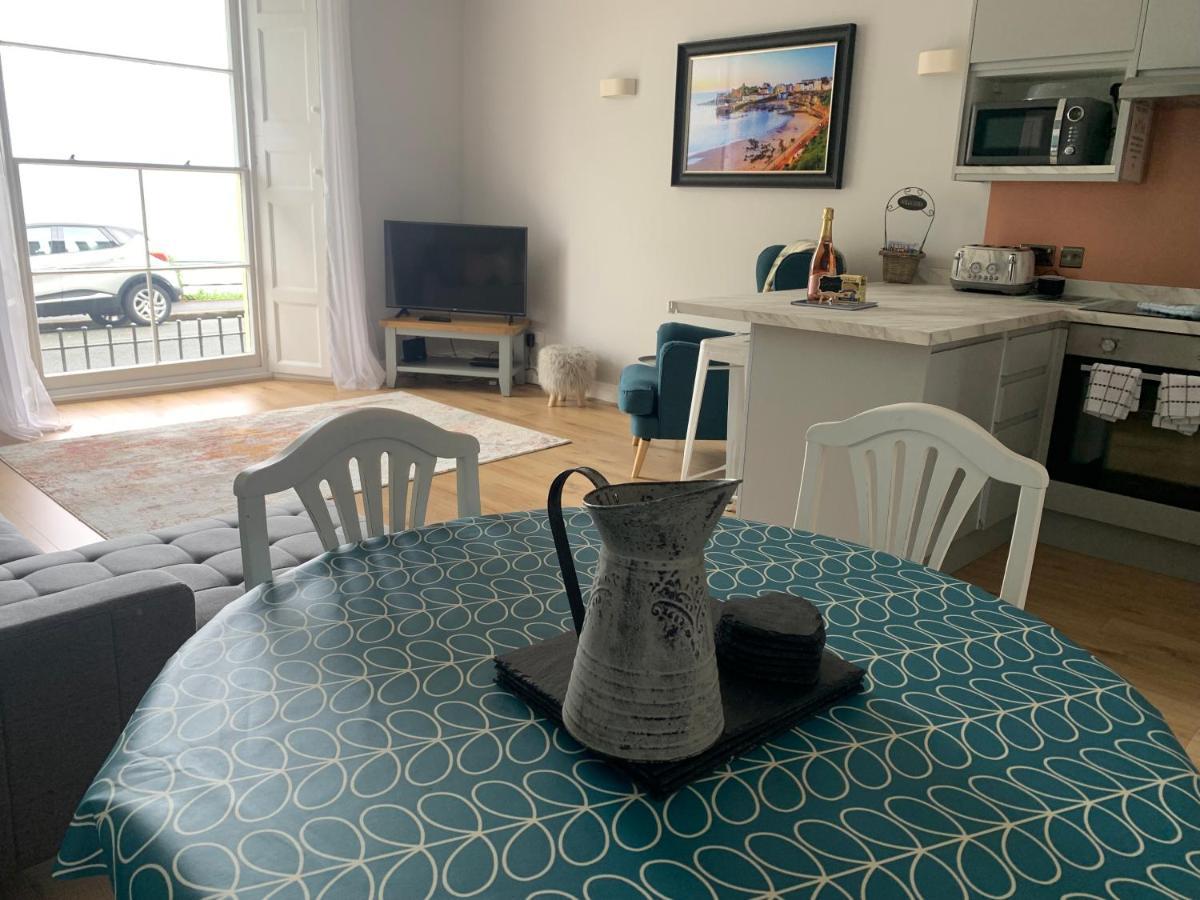 Beautiful Flat With Harbour Views Tenby Exterior foto