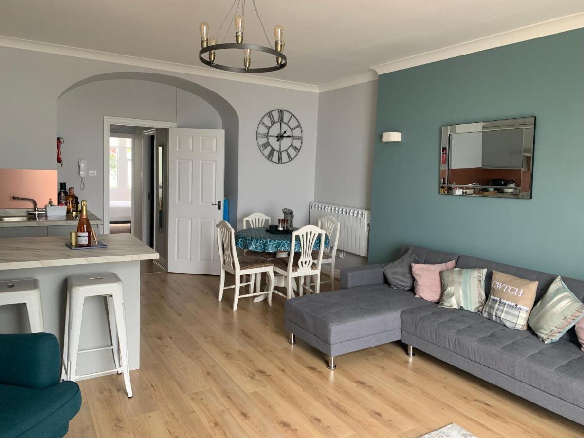 Beautiful Flat With Harbour Views Tenby Exterior foto